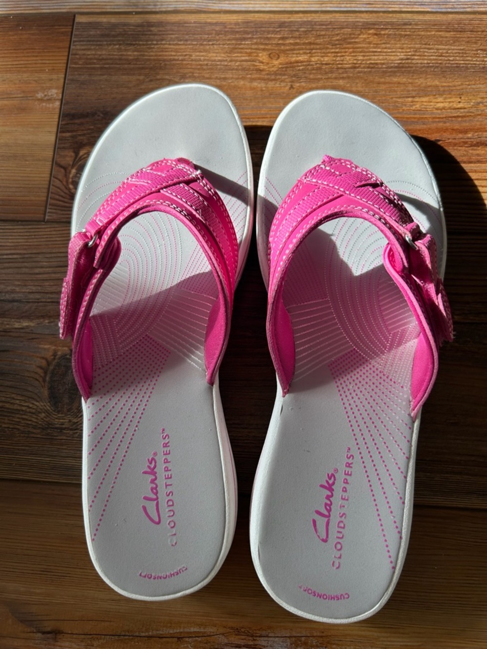 Clarks Women's Fuchsia Cloudsteppers 9 M